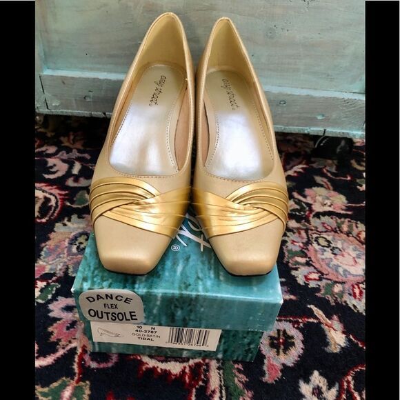 Stunning comfortable heels by Easy Street - Picture 1 of 6